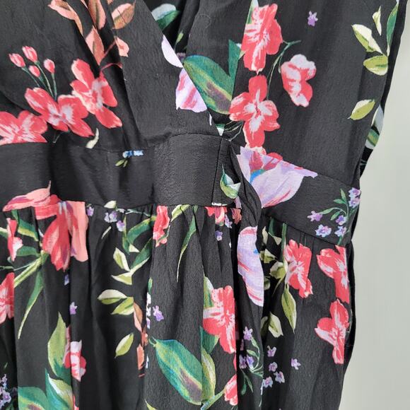 Forever 21 Womens Faux Wrap Romper 0X Black Multi Floral Tie Waist Shorts NEW - Picture 3 of 12